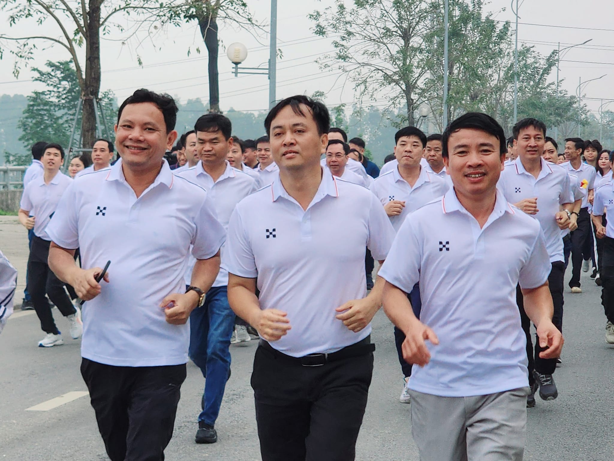 Trung tâm GDNN-GDTX huyện Thạch Thất tham gia Ngày chạy Olympic vì sức khỏe toàn dân năm 2024